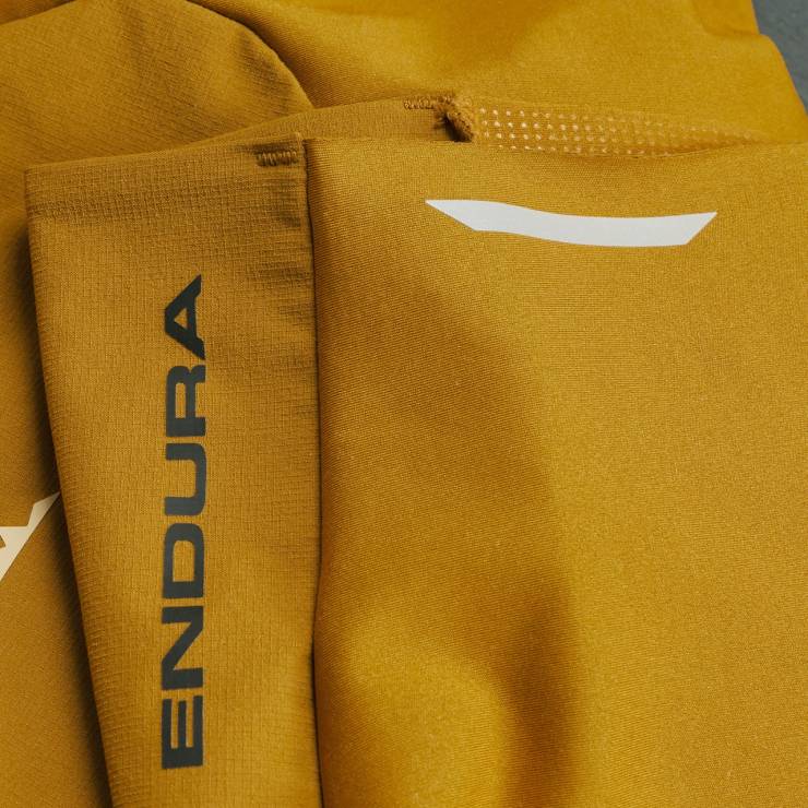 Damskie spodenki Endura Alltrack Ride Bibshort (3)